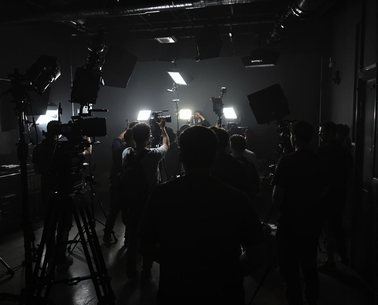 八哥电影网制作现场